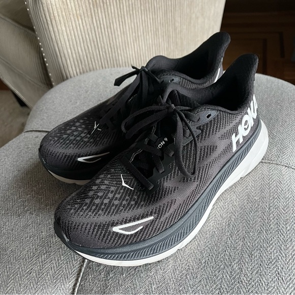 HOKA Clifton 9 Running Shoe - Picture 2 of 6